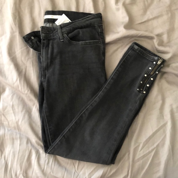 Levi's Denim - 🎉HP🎉 Levi’s 711 skinny jean